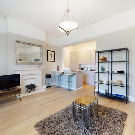 Super 1 Bedroom Flat In Hendon Near Middlesex University With Private Parking Eksteriør billede