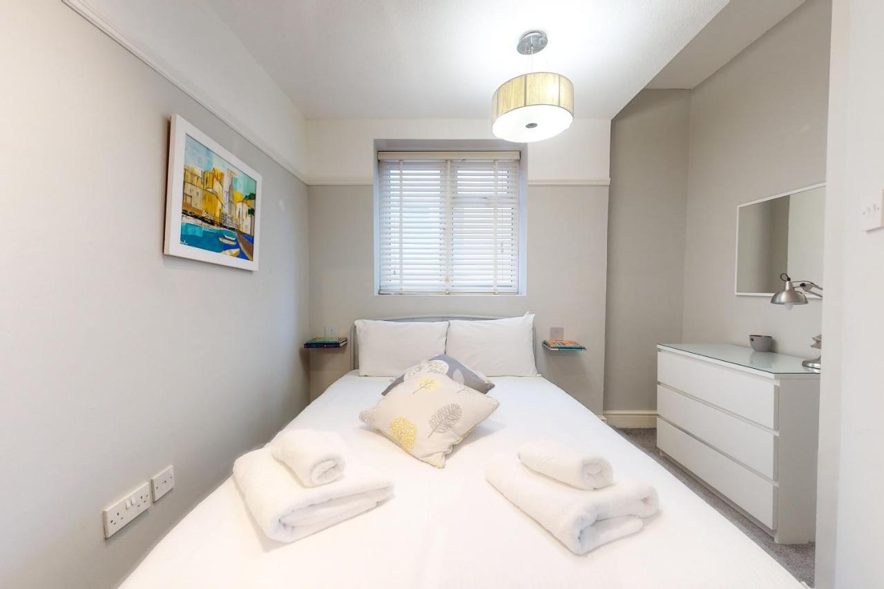 Super 1 Bedroom Flat In Hendon Near Middlesex University With Private Parking Eksteriør billede