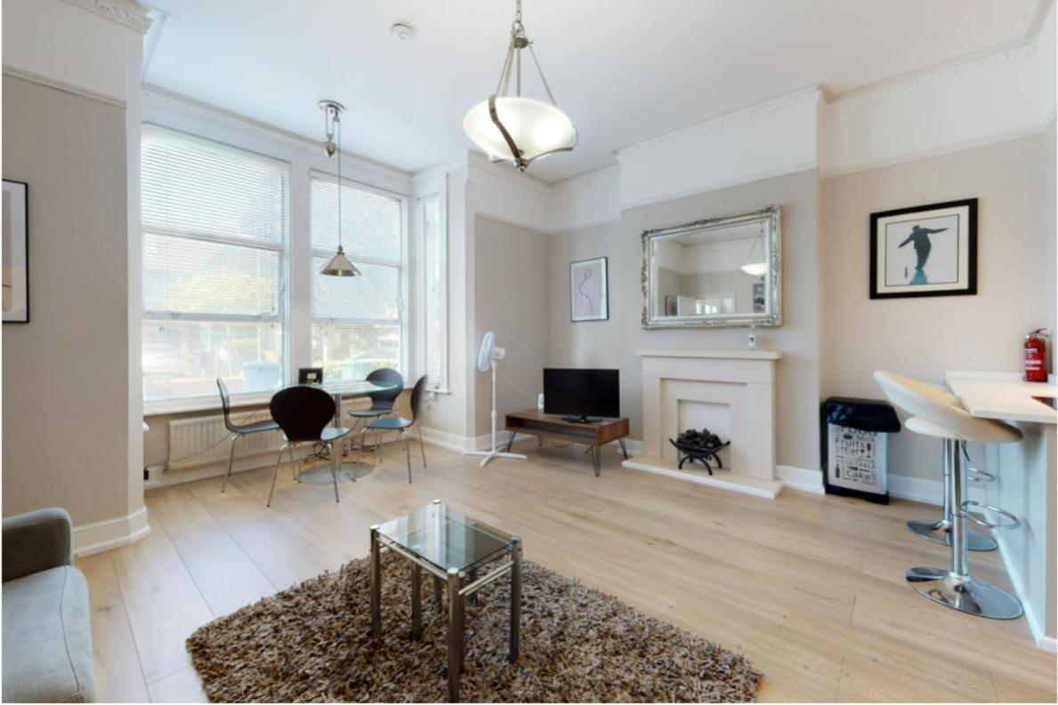 Super 1 Bedroom Flat In Hendon Near Middlesex University With Private Parking Eksteriør billede
