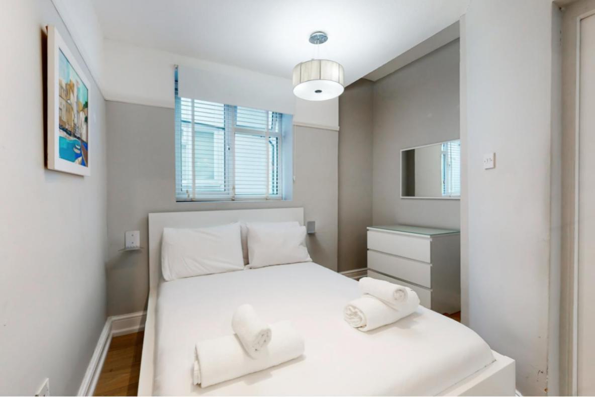 Super 1 Bedroom Flat In Hendon Near Middlesex University With Private Parking Eksteriør billede
